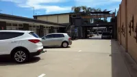 Belmore Motor Inn - parking