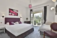 Château de Puy Robert Lascaux - A proximité Grotte de Lascaux - Hôtel Avec Piscine chauffée - Sarlat Hotels in Montignac