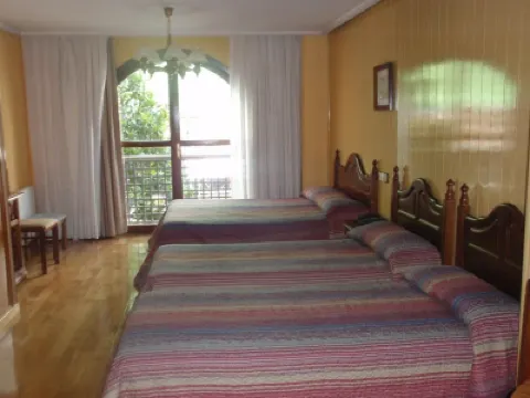 Favila Oviedo Hotels in 