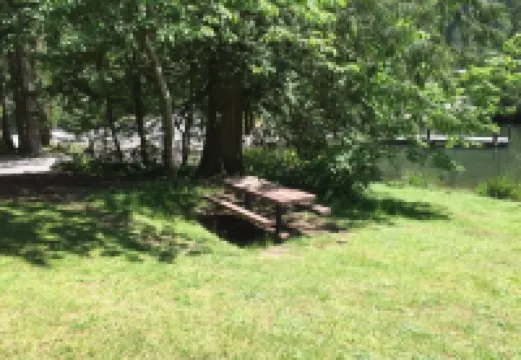 67mf- Hot Tub - Pets Ok - BBQ - Sleeps 5 3 Bedroom Home by RedAwning