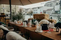 โรงแรมโครเนอ