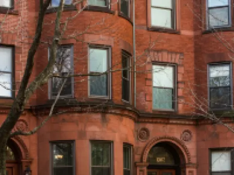 บีคอนอินน์ 1087 โรงแรมในBrookline