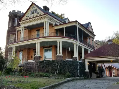 1890 Williams House Inn Hotels in 