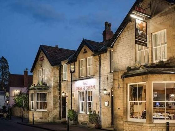 ザ ベア & スワン