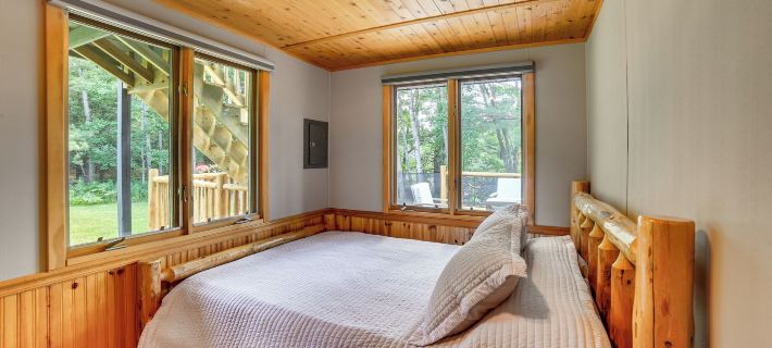 Pembine Cabin w/ Expansive Yard, Fire Pit & Grill! Ξενοδοχεία στην πόλη Marinette County