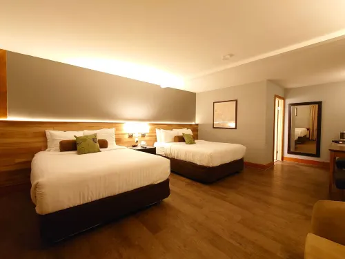 Timberland Inn فنادق في كينورا