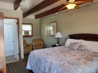 Golden Gate Lodging Hotel dekat The Strand Center for the Arts