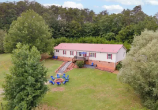 King Bed Pet Friendly BBQ Grill Peaceful