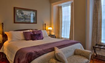 Sir Isaac Brock B&B Luxury Suites