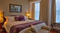 Sir Isaac Brock B&B Luxury Suites Hotels in Brockville