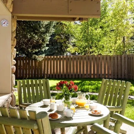 Comfortable & Modern 2 Bedroom Apartments - Right on the Slopes!