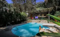 Believe Surf & Yoga Lodge Santa Teresa - Pools