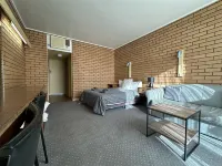 Sandpipers @ Millicent Hotel di Millicent