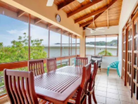 トロピカル コンド ウィズ スペクタキュラー オーシャン ビューズ, パノラミック ダイニング テラス & クイック ウォーク トゥ ビーチ ココのホテル