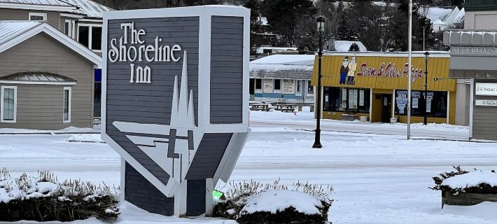 Shoreline Inn Hotels in Cook County