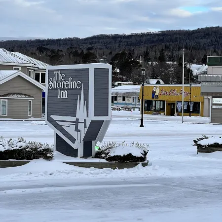 Shoreline Inn