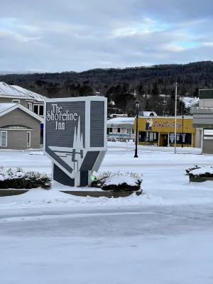 더 쇼어라인 인 Drury Lane Books 주변 호텔