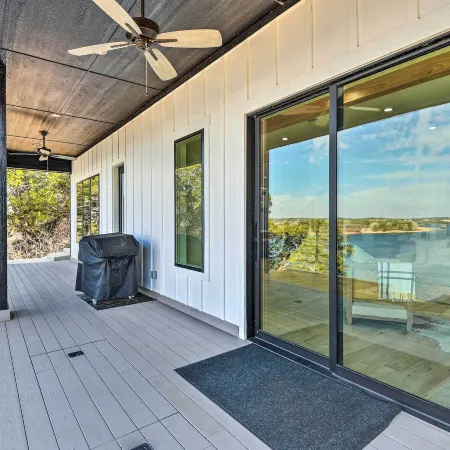 Entire Luxury Lake Granbury Cliffside Home w/ Deck