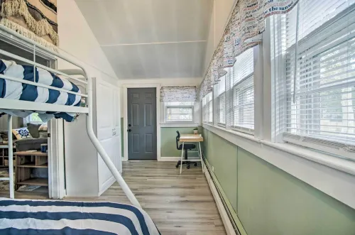 Coastal Comfort Near the Bay! Buttermilk Cottage - parking