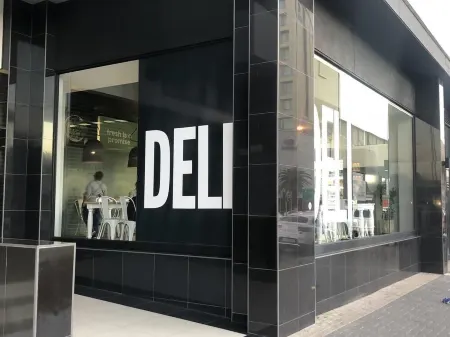 Beautifully furnished, in the heart of Windhoek! Отели рядом с достопримечательностью «Национальный музей Намибии»