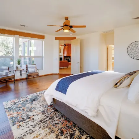 Red Rock Mtn View & Fire Pit: Central Sedona Home!