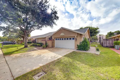 Riverfront Backyard & Grill: Sunrise Family Home