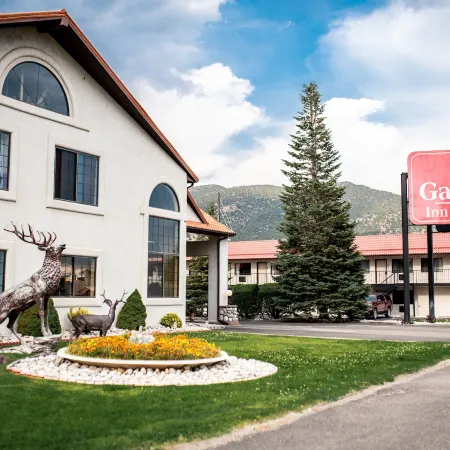 Gateway Inn and Suites
