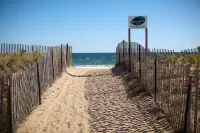 Breezeway Resort Hotels in Вестерлі
