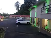 Ellijay Inn - Downtown Ellijay - parking