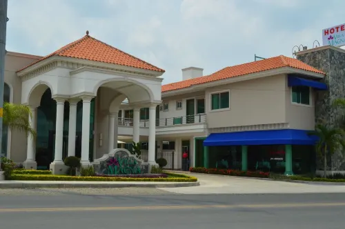 Hotel Villa Magna Poza Rica - parking