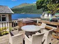 Hot Tub & Stunning Waterfront Views. Kayaks and Sups Free for Guests Use !!! Hotels in Arrochar