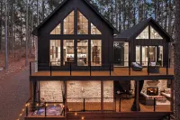 Luxury Broken Bow Cabin w/ Hot Tub on 3 Acres! - parking