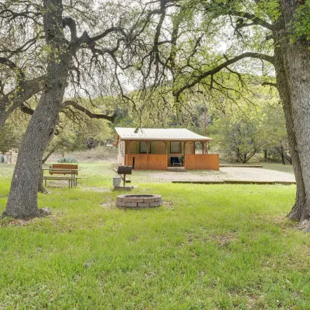 Cabana Sol Cabin 4 Mi to Garner State Park
