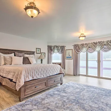 Waterfront House w/ Glacial Views - Near Downtown!