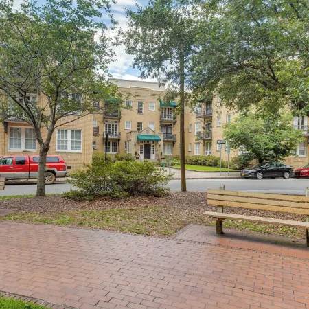 Walkable Savannah Escape in Historic District!