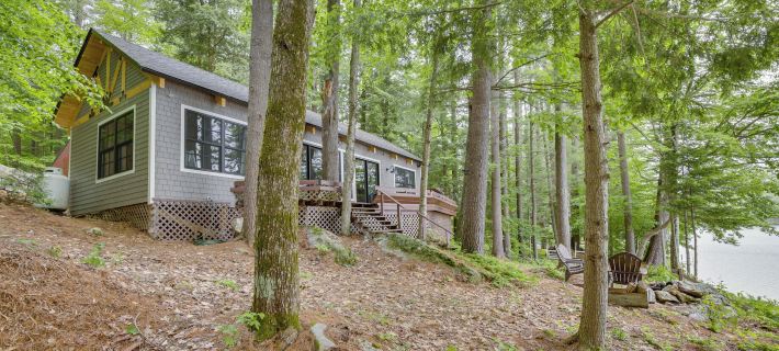 Lakefront Hartford Cabin w/ Canoe & Boat Ramp Ξενοδοχεία στην πόλη Androscoggin County