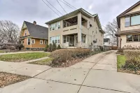 Lakewood Home w/ Yard ~ 8 Mi to Cleveland! - Homestays