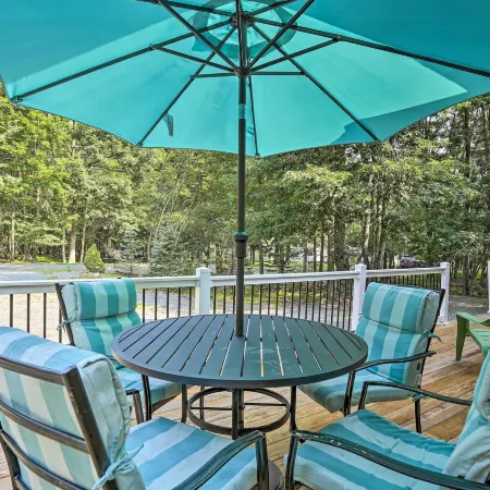 Pocono Hot Tub Chalet Lake Access Sleeps 10