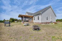 Stunning Cape Charles Retreat ~ 1 Mi to Beach - 3 estrellas