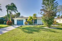 7 Mi to Beaches: Pet-Friendly Cape Coral Home - Parkering