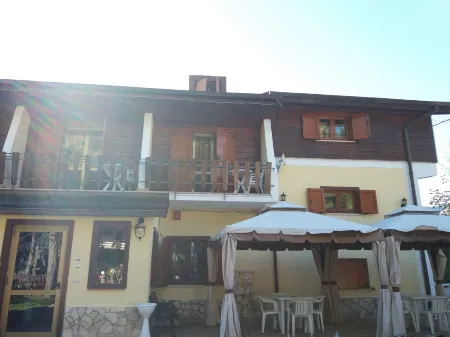 Hotel Pinguino Отели рядом с достопримечательностью «Piazza Santa Maria»