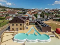 Cherry Sculpture Hotel - Pools