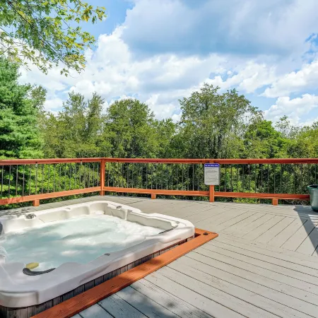 Blacksburg Hideaway w/ Hot Tub ~ 5 Mi to Campus!