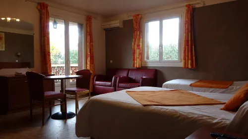 Hôtel Charles Hotels in Taradeau