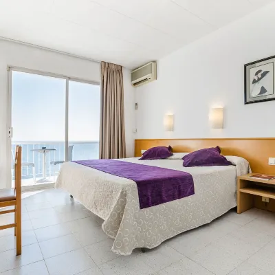 Gran Sol Hotel Hotels near Platja de les Roques