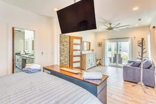 Walk to Ocean: Myrtle Beach House w/ Hot Tub! - parking