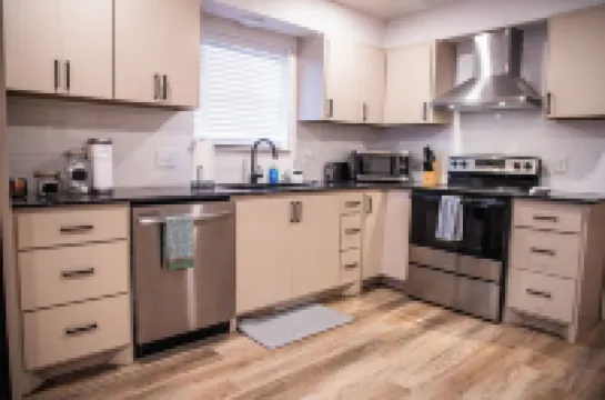 Boomer Base – Cozy Stay with King Bed Near OU