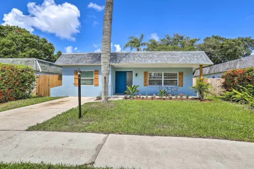 2 Mi to Beach: Home w/ Screened Porch in Largo - parking