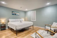 Benton Beach House: Bike to Beach & St. Joseph River, Arcade Games, Cornhole