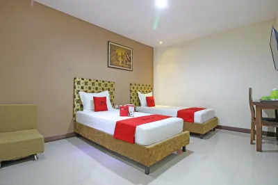 RedDoorz Near Uns Solo Hotel dekat PUSAT OLEH - OLEH MEKAR SARI.